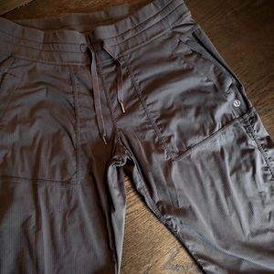 Lululemon dance studio cropped size 8